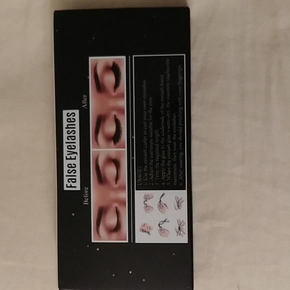 Women's Eyelashes - Picture 2 of 2